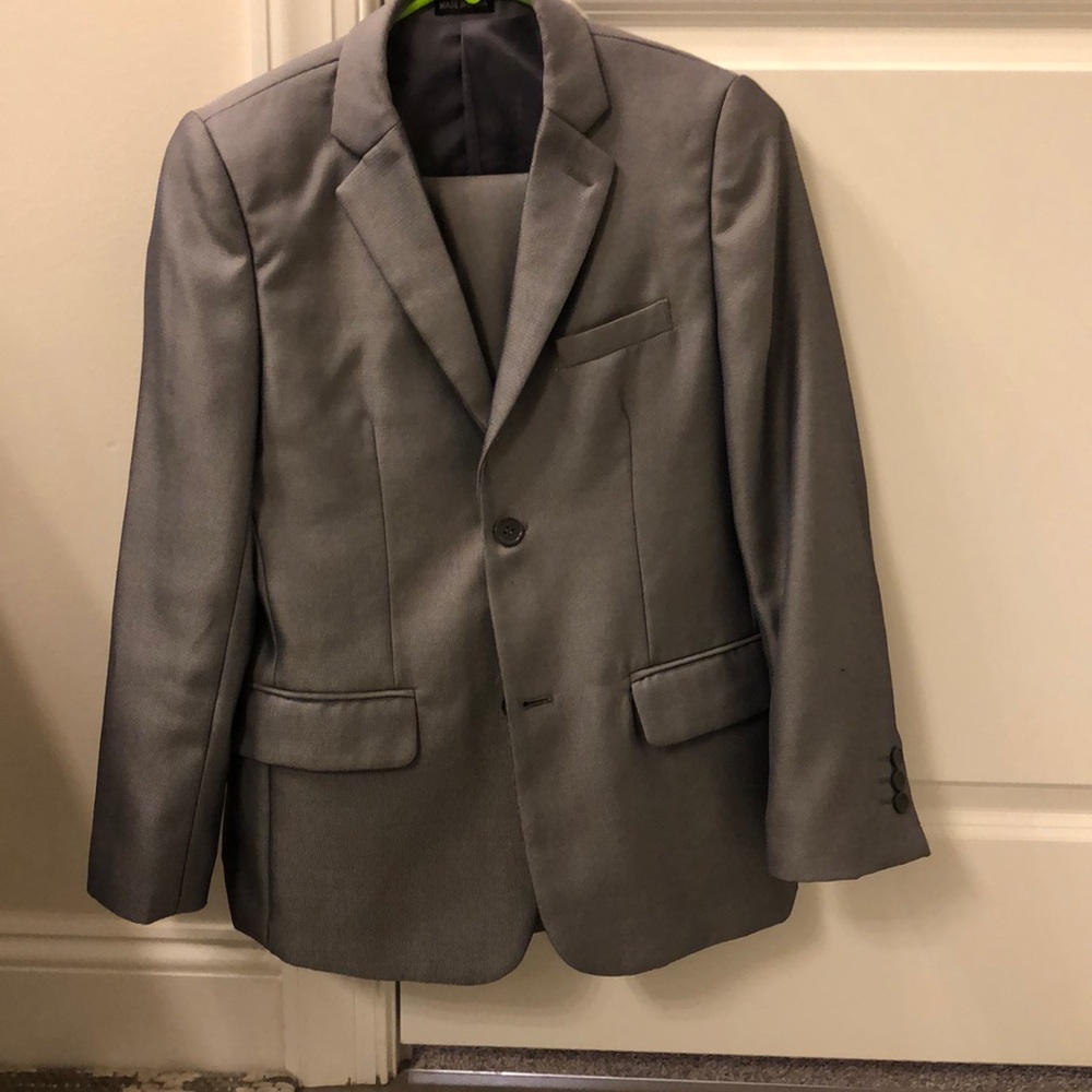 Silver/gray boys Boccaccio suit